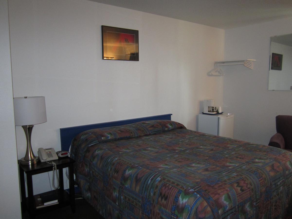 Nisutlin Trading Post Motel Teslin Phòng bức ảnh